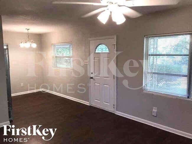 Foto del edificio - 9305 N Forest Hills Dr