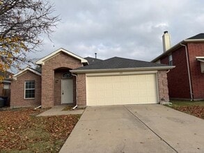 Building Photo - 104 Trenton Dr