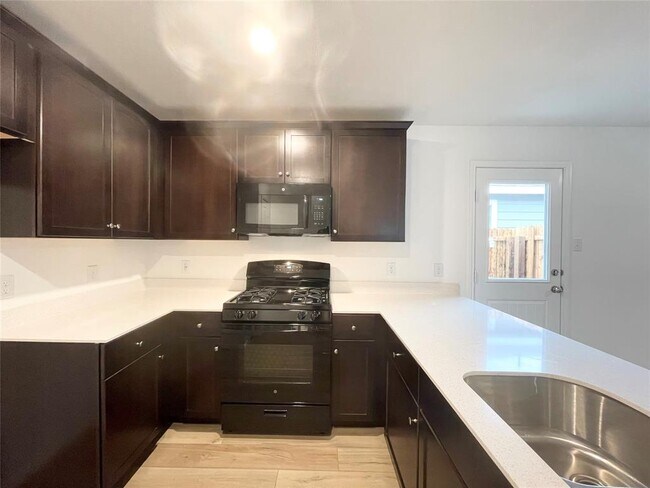 Foto del edificio - 5631 Elwood Dr