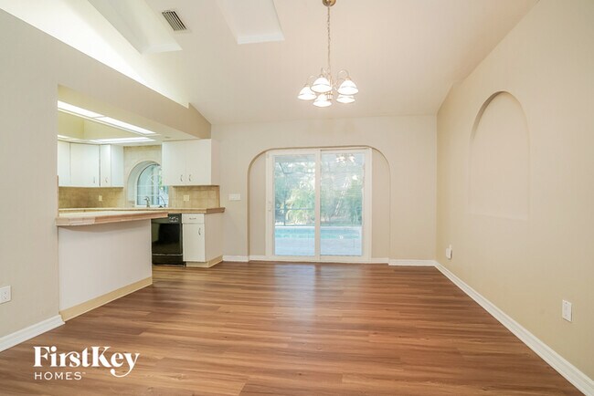 Foto del edificio - 18466 Violet Rd