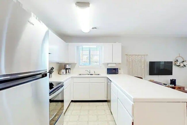 Foto del edificio - 3700 Golf Colony Ln