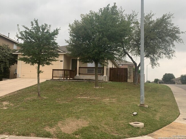 Foto del edificio - 3 Bedroom 2 Bathroom located in Redbird Ra...