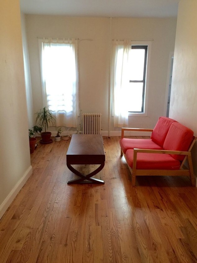 Primary Photo - 180 Maujer St