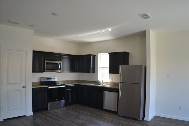 Foto del edificio - 824 Cedar Elm Dr