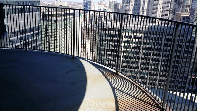 Foto del edificio - 300 N State St