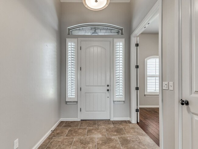 Building Photo - Former Builder's Show Home for Lease!