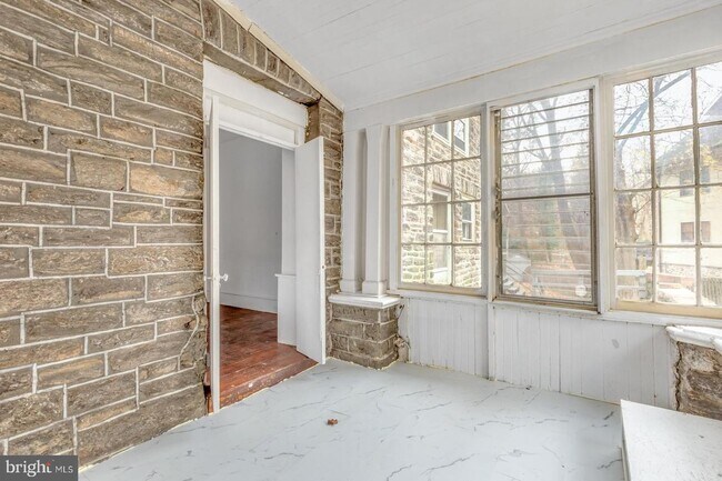 Building Photo - 6500 Lincoln Dr