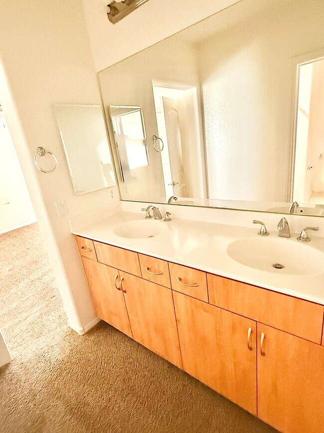 Foto del edificio - 3 bed 3 bth near Skye Canyon