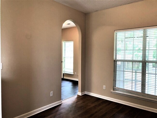 Building Photo - 6688 Bent Creek Dr