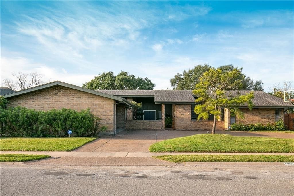 Primary Photo - 5305 St Andrews Dr