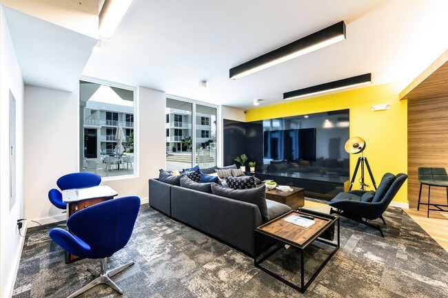 Foto del edificio - The Six13