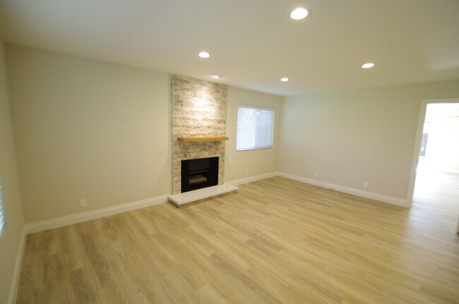 Foto del edificio - 1129 Bright Glen Cir