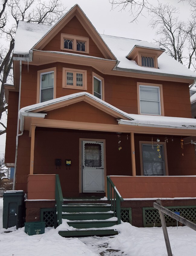 2 Bedroom Lower Apartment - 169 Augustine St