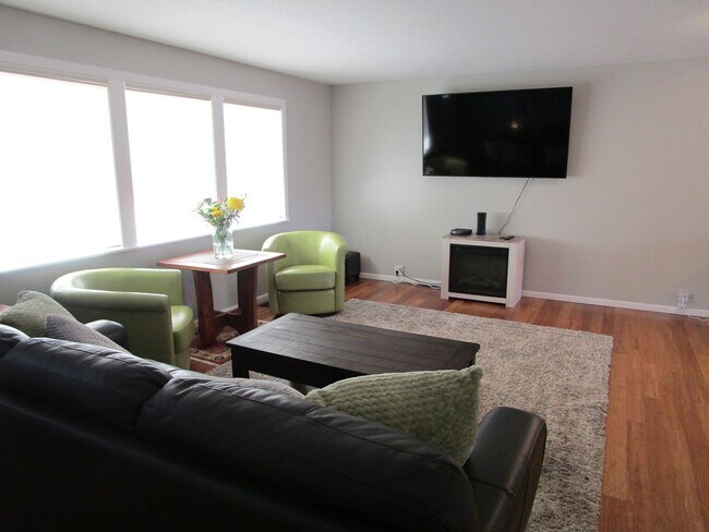 Building Photo - Charming  Furnished 3 bedroom Home in Whitefish