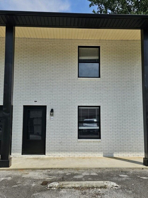 Foto principal - 5614 S Jefferson Ave