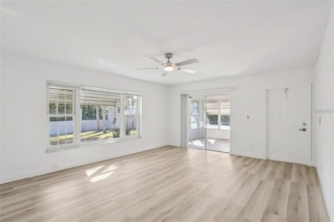 Building Photo - 11147 Acme Dr