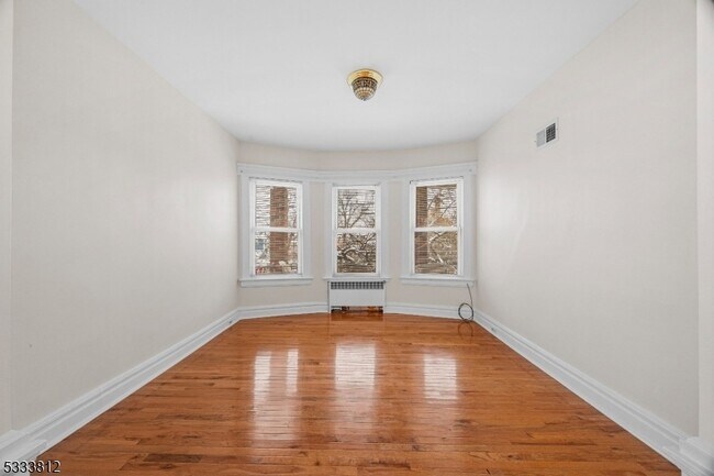 Foto del edificio - 287 Hornblower Ave