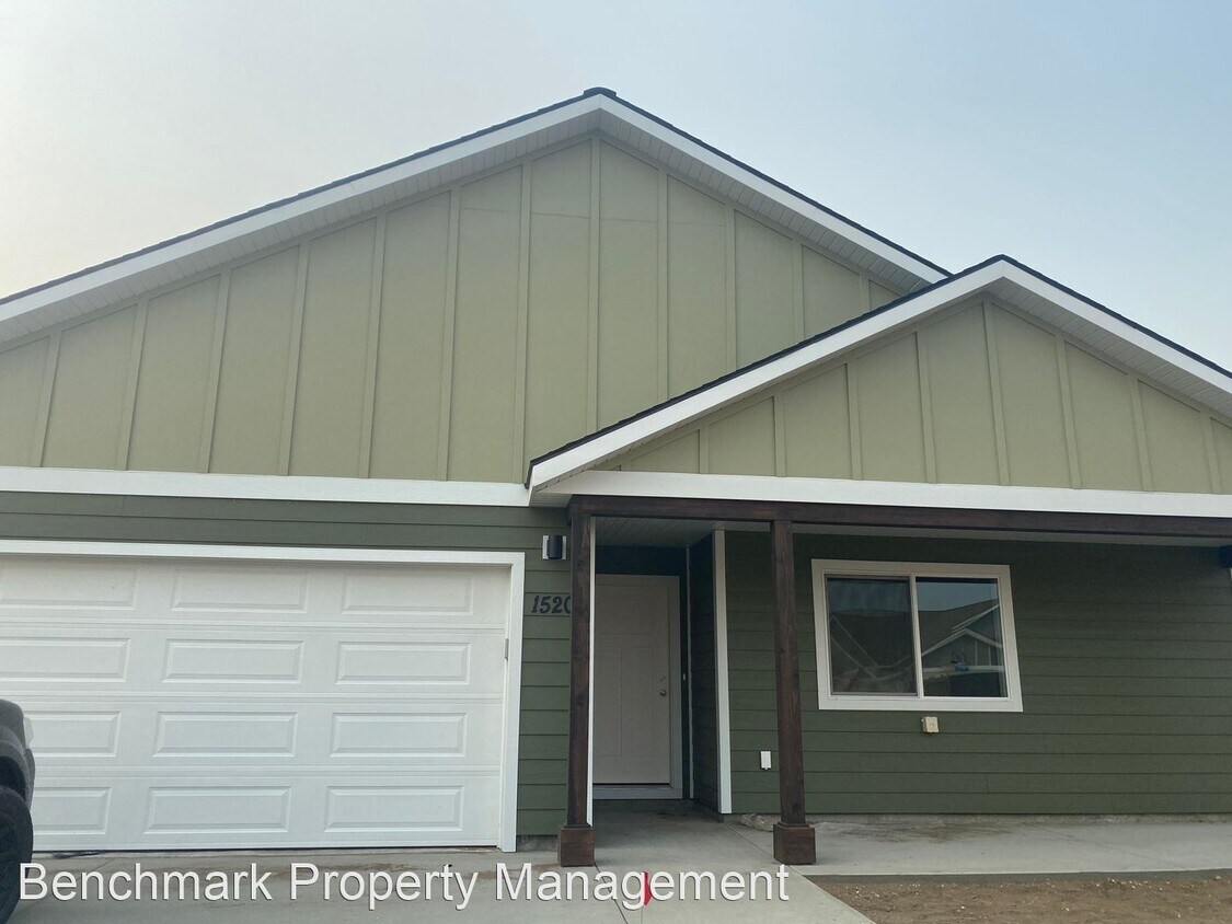 Foto principal - 3 br, 2 bath House - 1520 Oakwood Dr