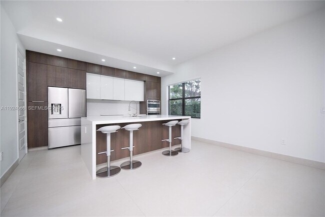 Building Photo - 8842 NW 161st Terrace