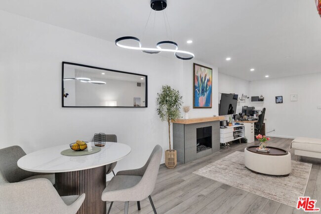 Foto del edificio - 8106 Summertime Ln