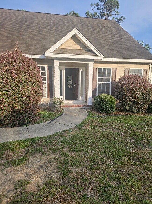 Building Photo - 44 Ginkgo Ct