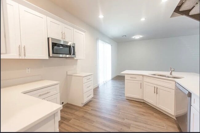 Building Photo - Villa 51e