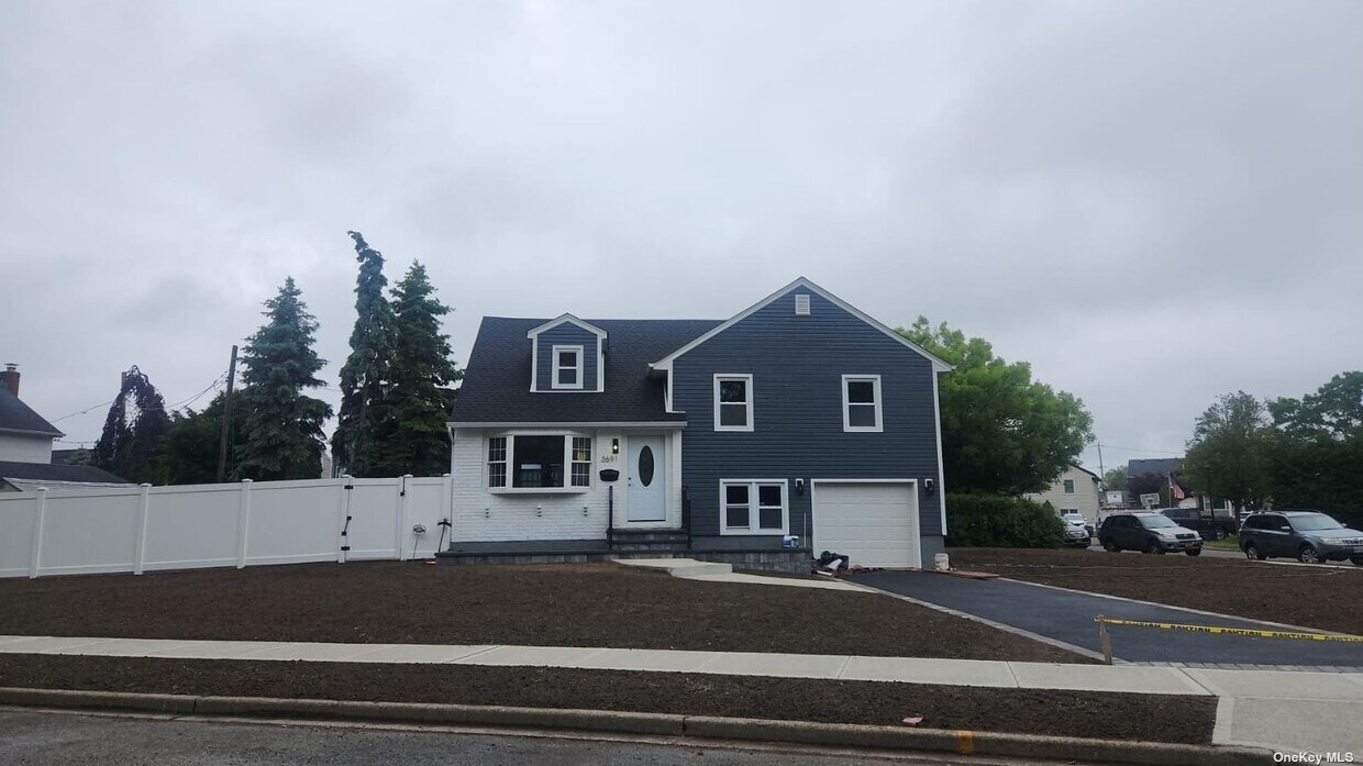 Foto principal - 3691 Sarah Dr