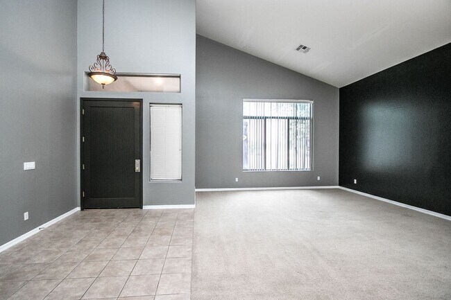 Foto del edificio - 3610 SFT, 3 car garage, 4 bed 3.5 bath in ...