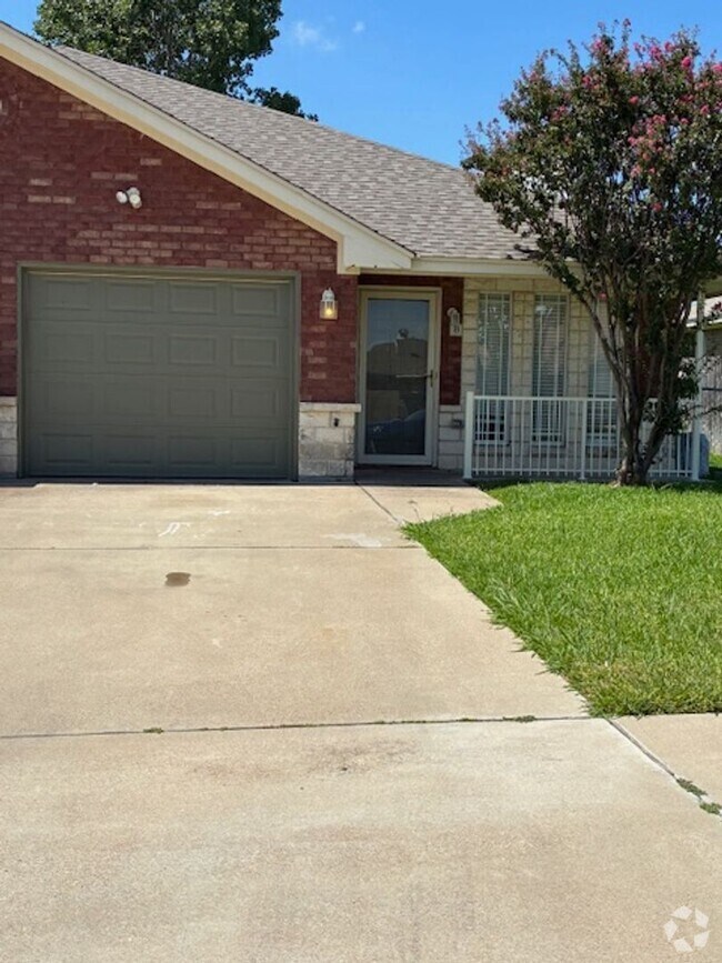 Building Photo - 4500 John David Dr