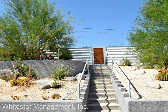 Building Photo - 301 W Overlook Rd