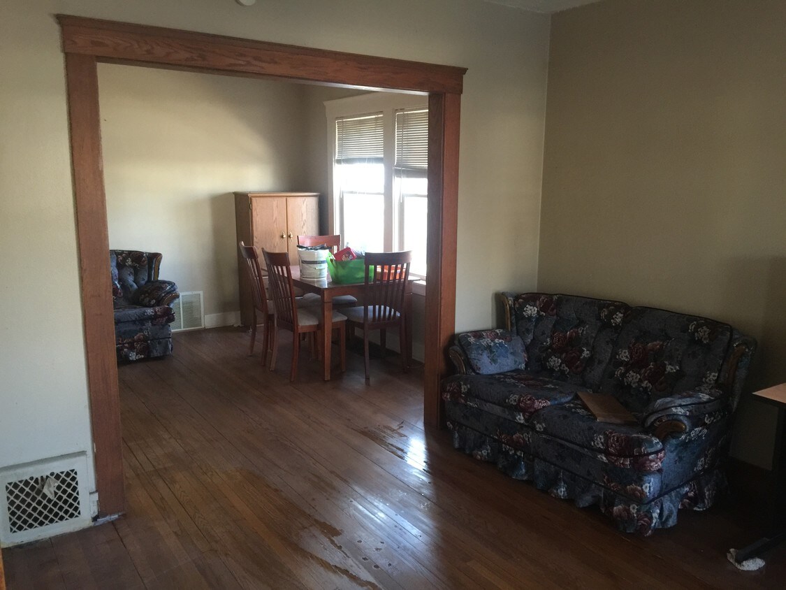 Foto principal - 300 S Holmes St