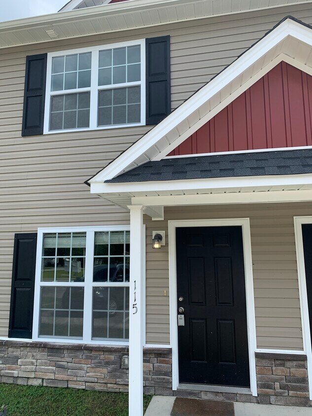 Foto principal - 115 Cornerstone Dr