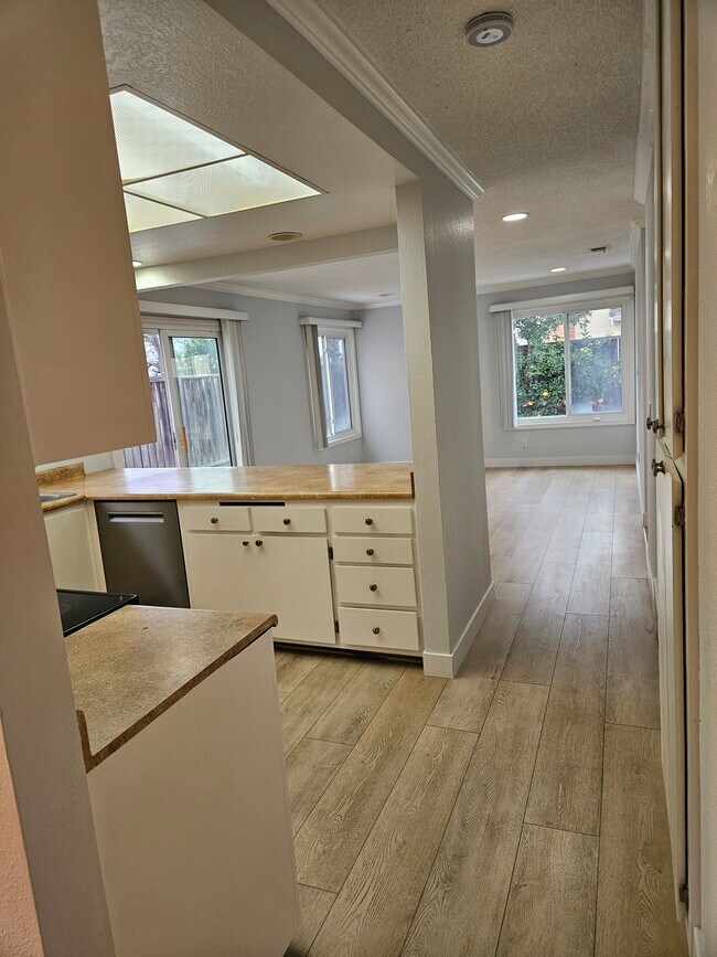 Foto del edificio - 6303 Rubicon Ave