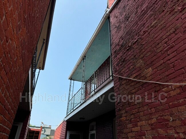 Foto del edificio - 911 Blunston St