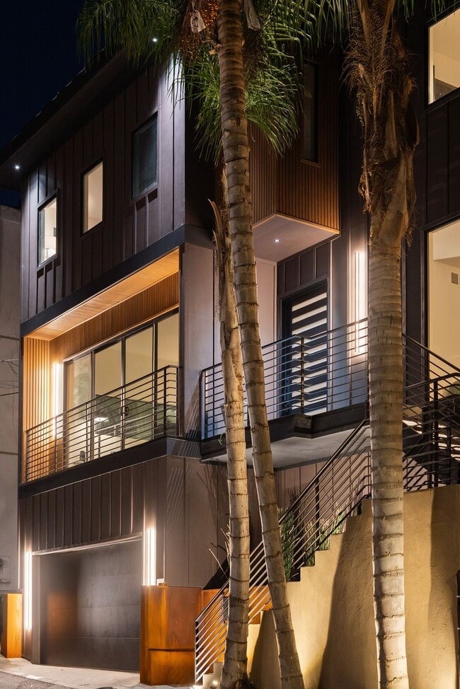 Building Photo - 3601 Dixie Canyon Pl
