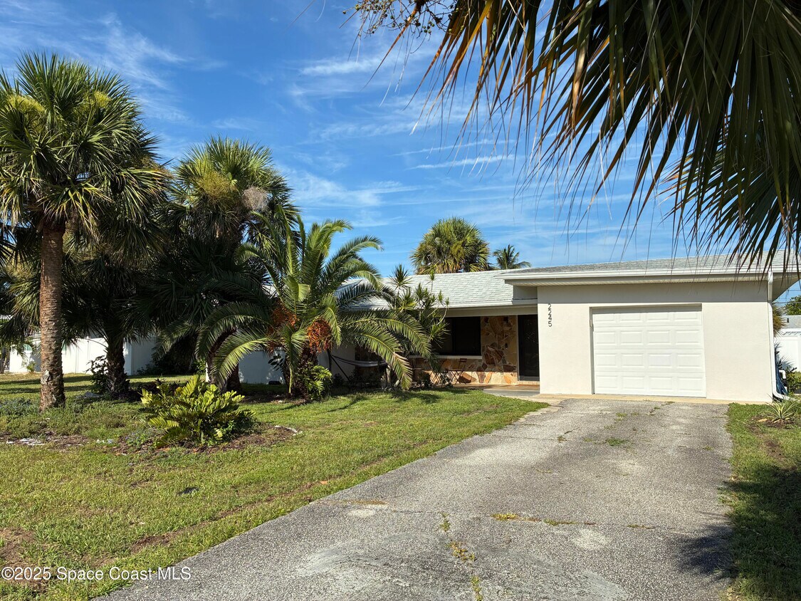 Primary Photo - 2245 Sunset Ave