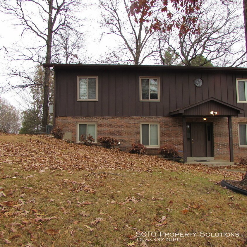 Primary Photo - 2BD/1BA Second Level Apartment
