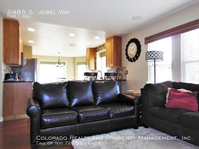 Building Photo - Gorgeous 5 Bedroom Home in Aurora