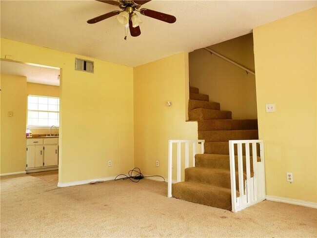 Building Photo - 7880 Sharon Dr
