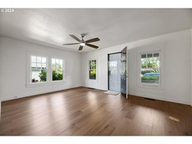 Building Photo - Newly Remodeled 2 Bedroom Home!