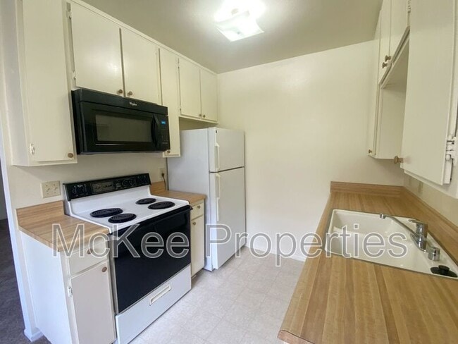 Building Photo - 8628 Via Mallorca Via