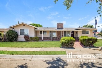 Building Photo - 106 Sierra Dr Building Photo - 106 Sierra Dr