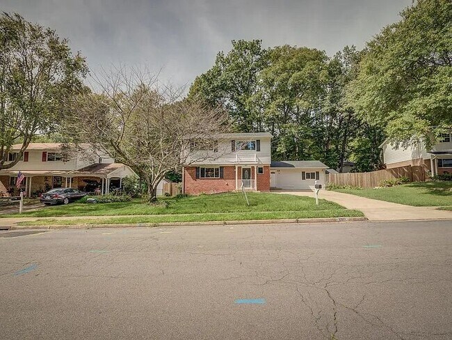 Building Photo - 6812 Landor Ln