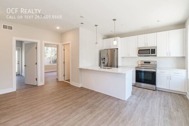 Building Photo - 4 Bed Norris Square Townhouse