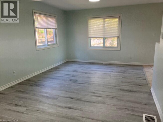 Building Photo - 470 Colt St