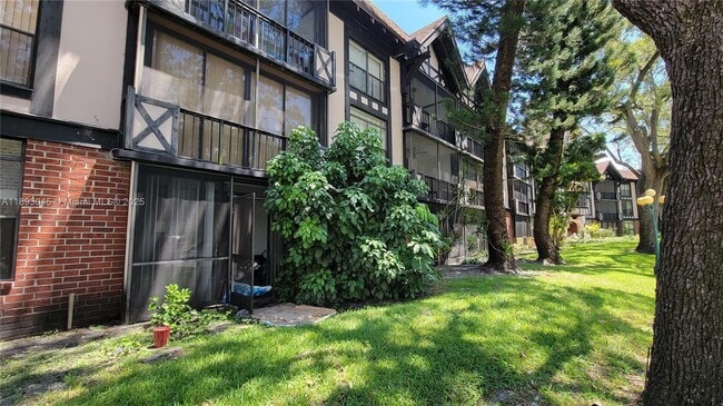 Building Photo - 3730 Inverrary Dr