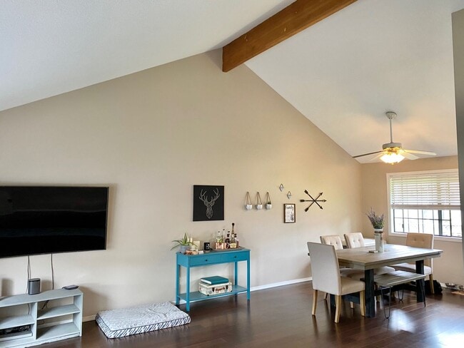 Building Photo - Lovely updated Bethany home