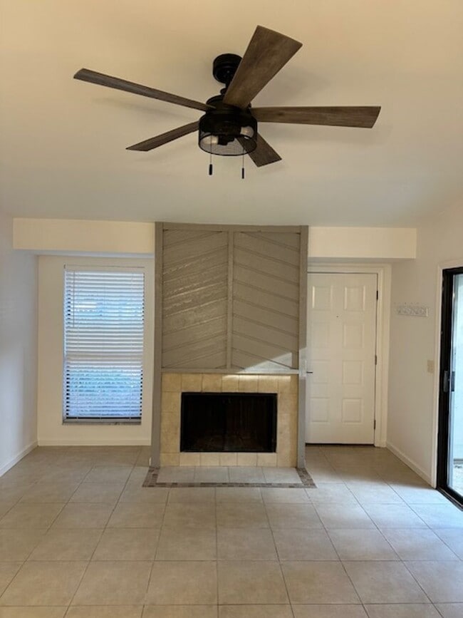 Building Photo - Woodlake Villa - 2 Bedroom/2 Bathroom