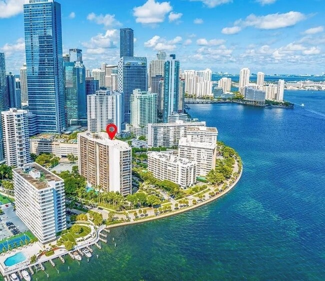 Building Photo - 1450 Brickell Bay Dr