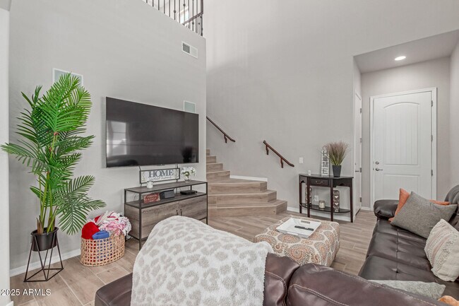 Foto del edificio - 1367 S Country Club Dr